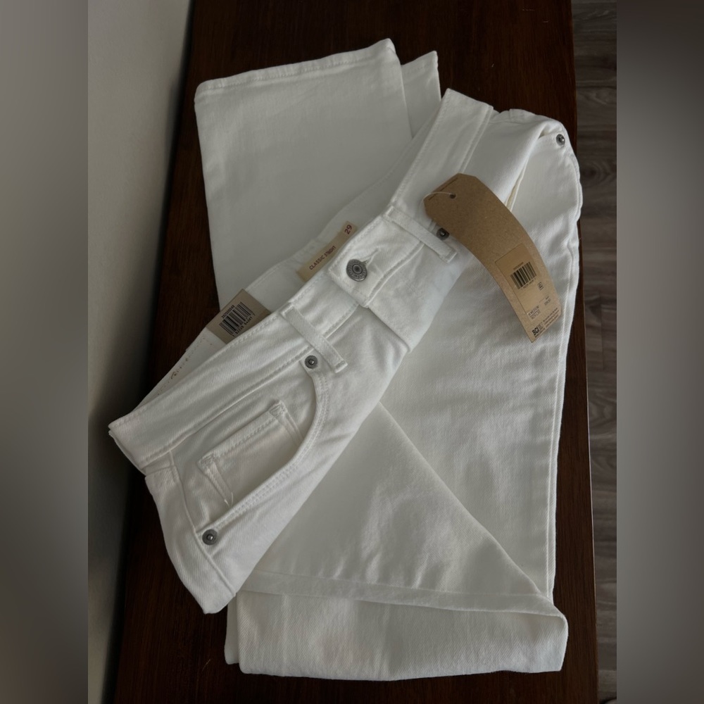 Levi’s white jeans